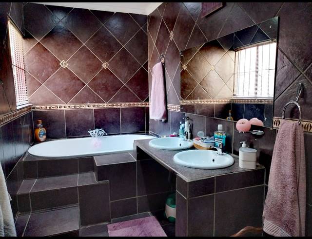 5 BEDROOM HOUSE FOR SALE IN BRACKENDOWNS